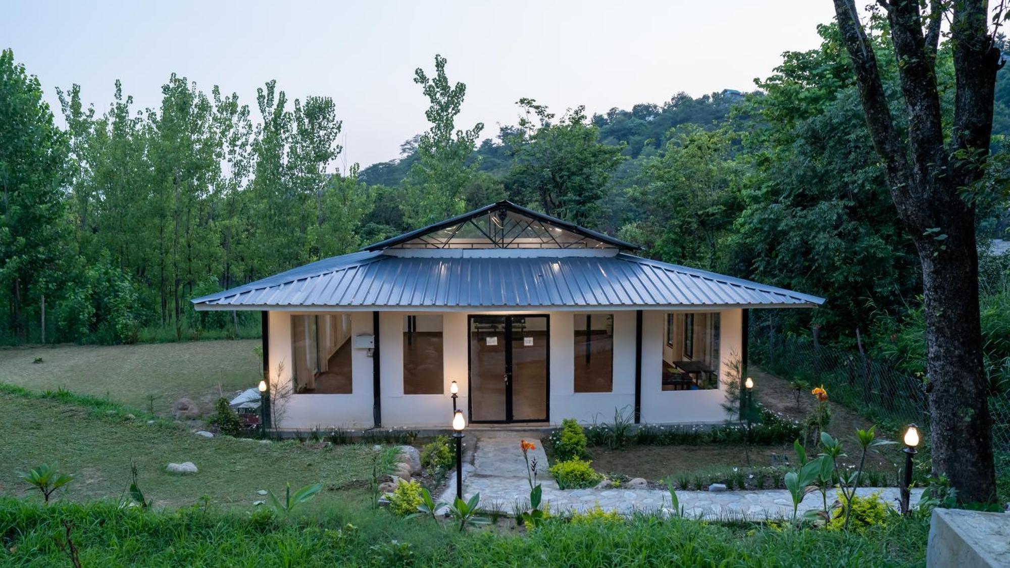 Dev Bhoomi Farms & Cottages Dharamshala Exterior foto